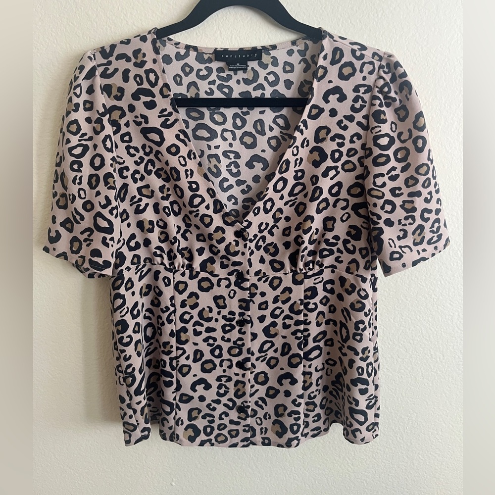 Sanctuary Leopard Print Button Down Blouse Shirt. Size M Short Sleees